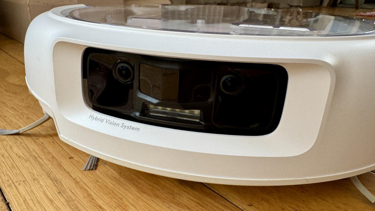 Which robot vacuum handles obstacles better? DJI Romo P vs Roborock ...