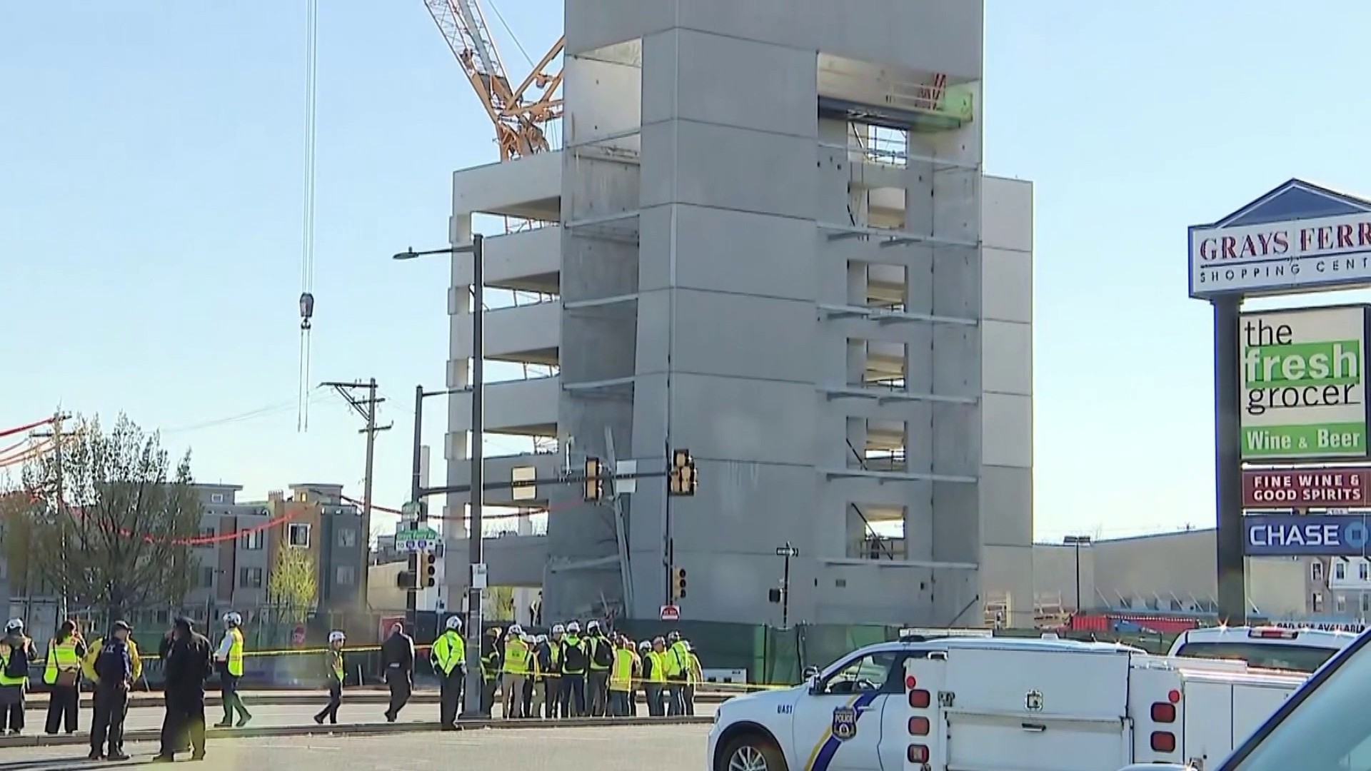 Philadelphia parking garage collapse leaves 1 dead, 2 missing<br><br>
