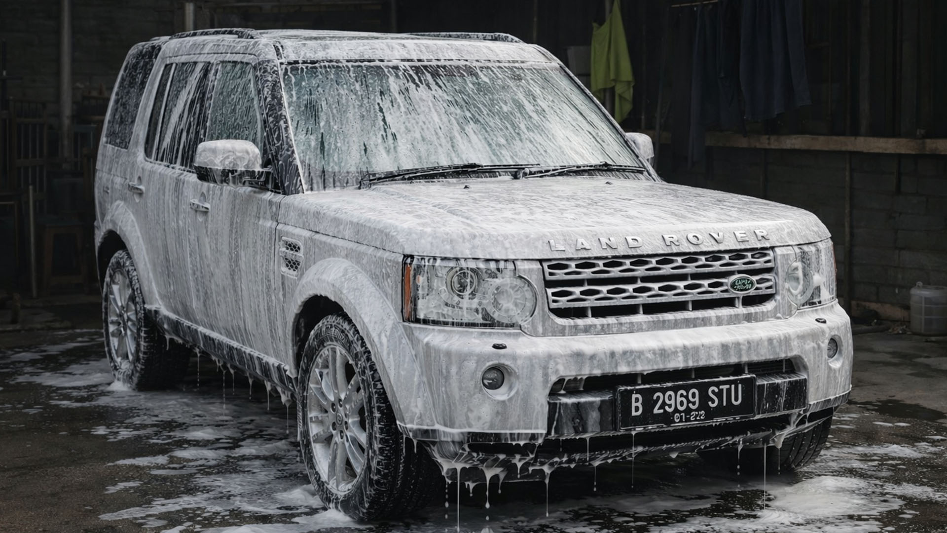Cleaning this Land Rover reveals potential for media vehicle build