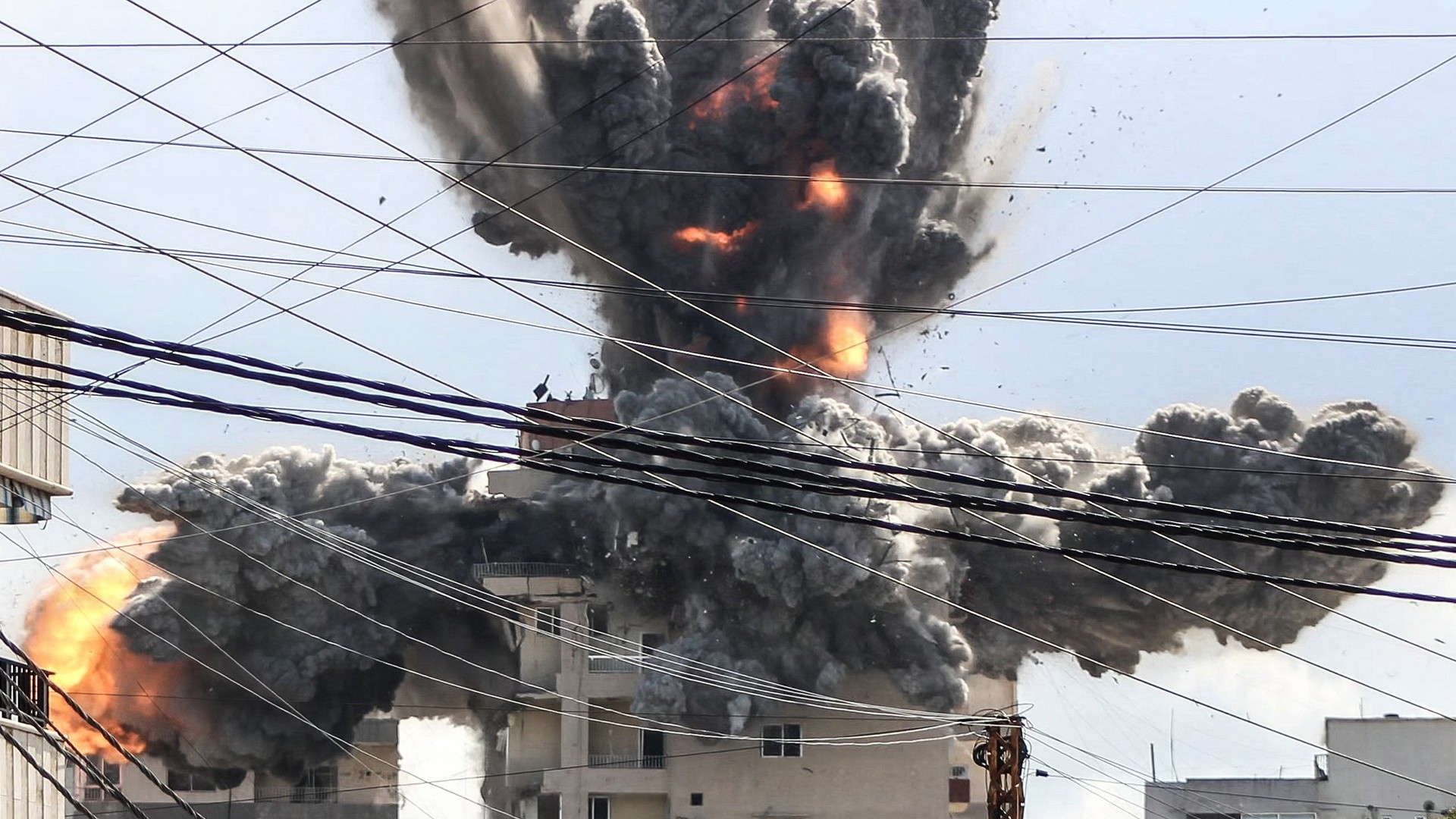 New strikes in Middle East threaten fragile US-Iran ceasefire<br>