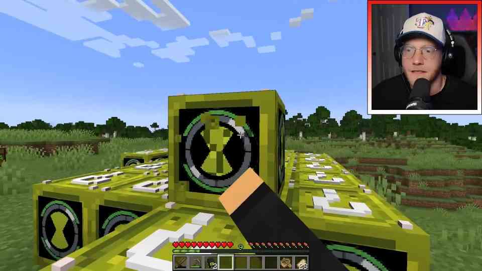 I found Ben 10 lucky blocks in Minecraft