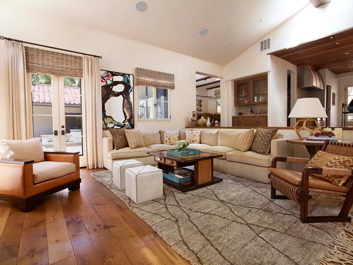 livingroomsmall.jpg