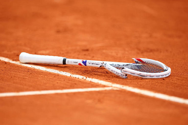 Tennis pro Daniil Medvedev has meltdown on court, smashes his racket 6 ...