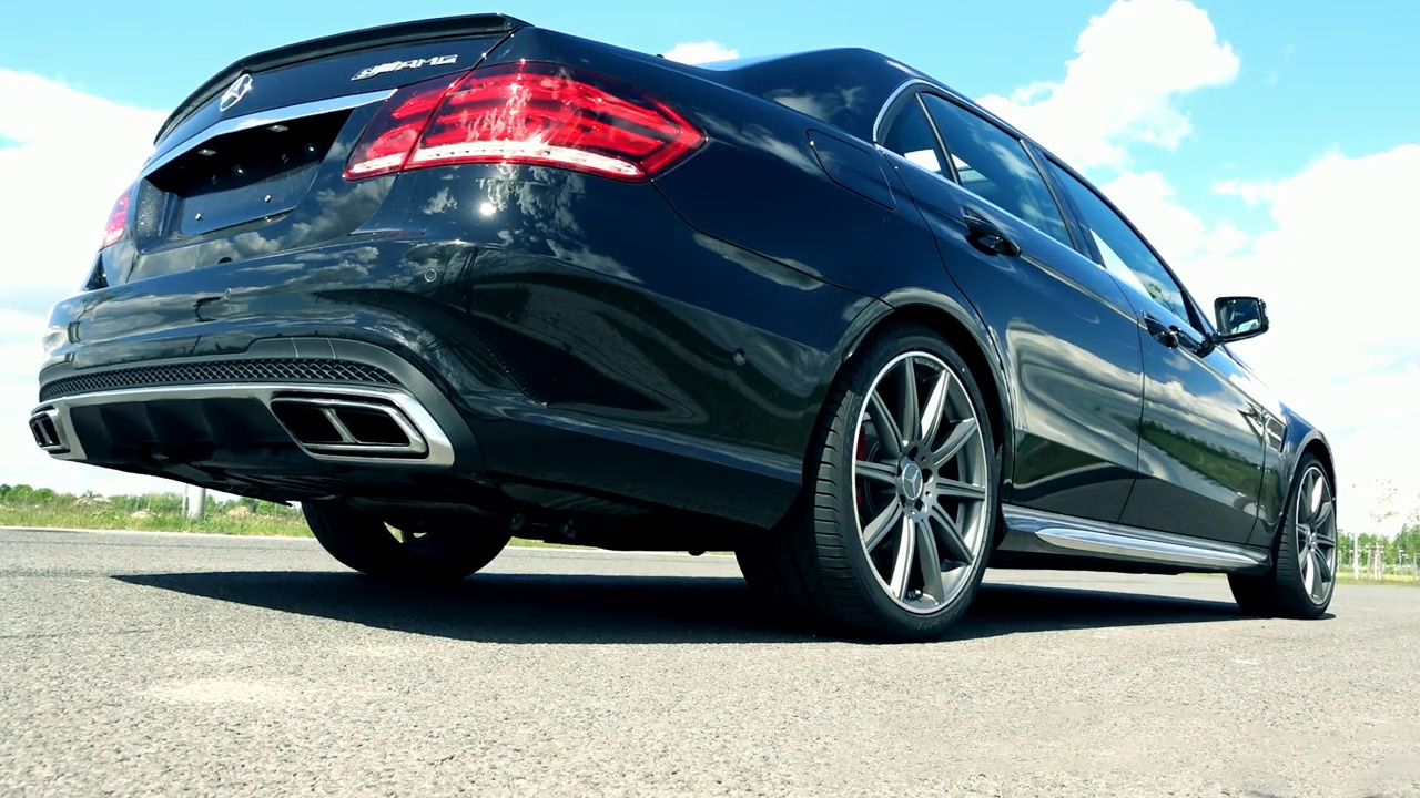 What does the Mercedes E63 AMG S sound like at full throttle?