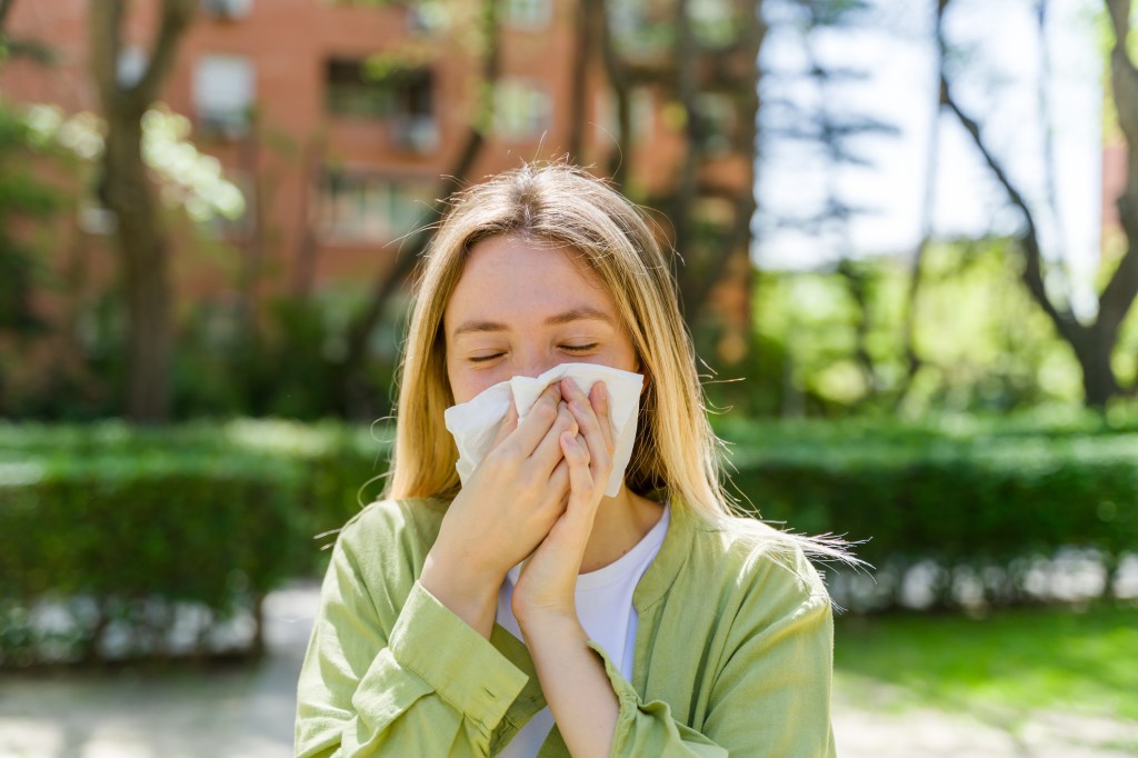 5 ways to ease hay fever symptoms as London gets 'red alert' pollen level alert