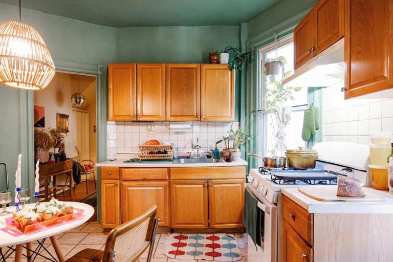 The 4-step method designers use to make wood cabinets look gorgeous