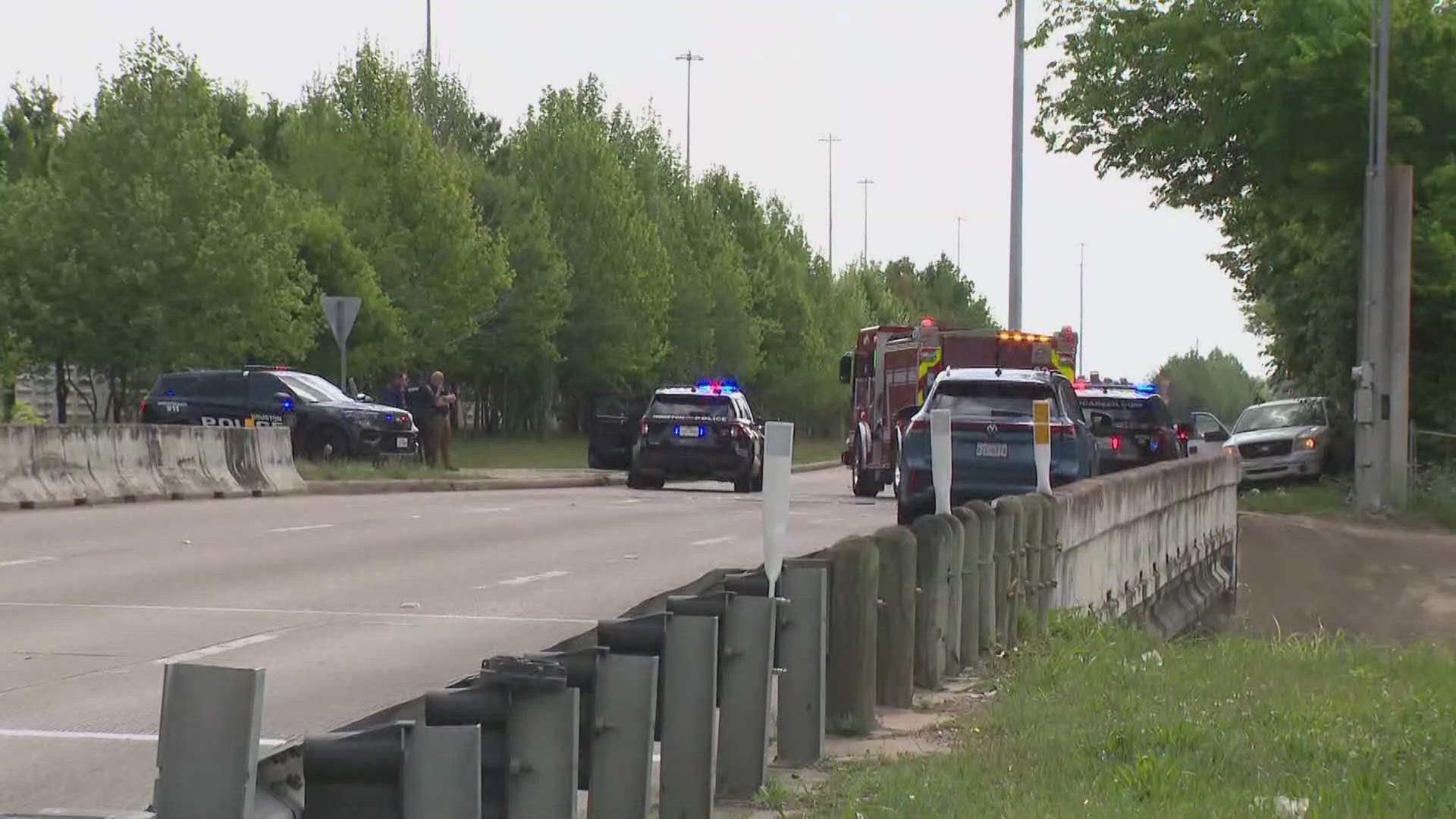 1 dead in suspected road rage shooting along Beltway 8 near Fuqua Street
