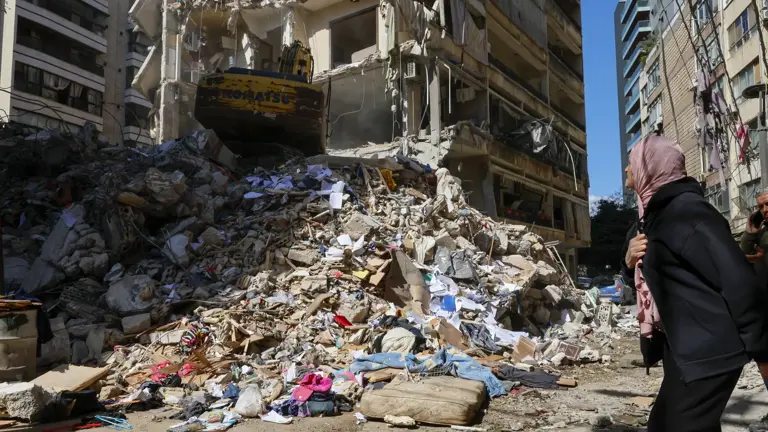 Aumentan a más de 300 los muertos en Líbano tras la ola de bombardeos ...