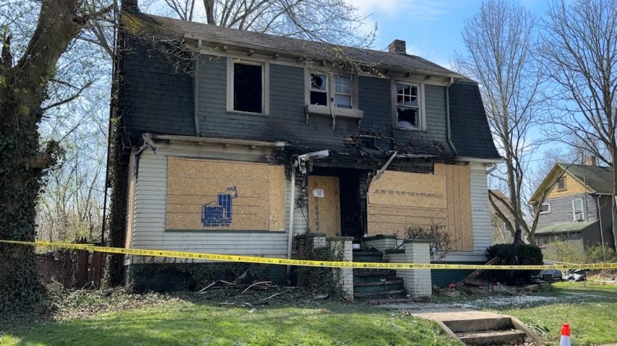 Man hurt, house destroyed in Warren fire