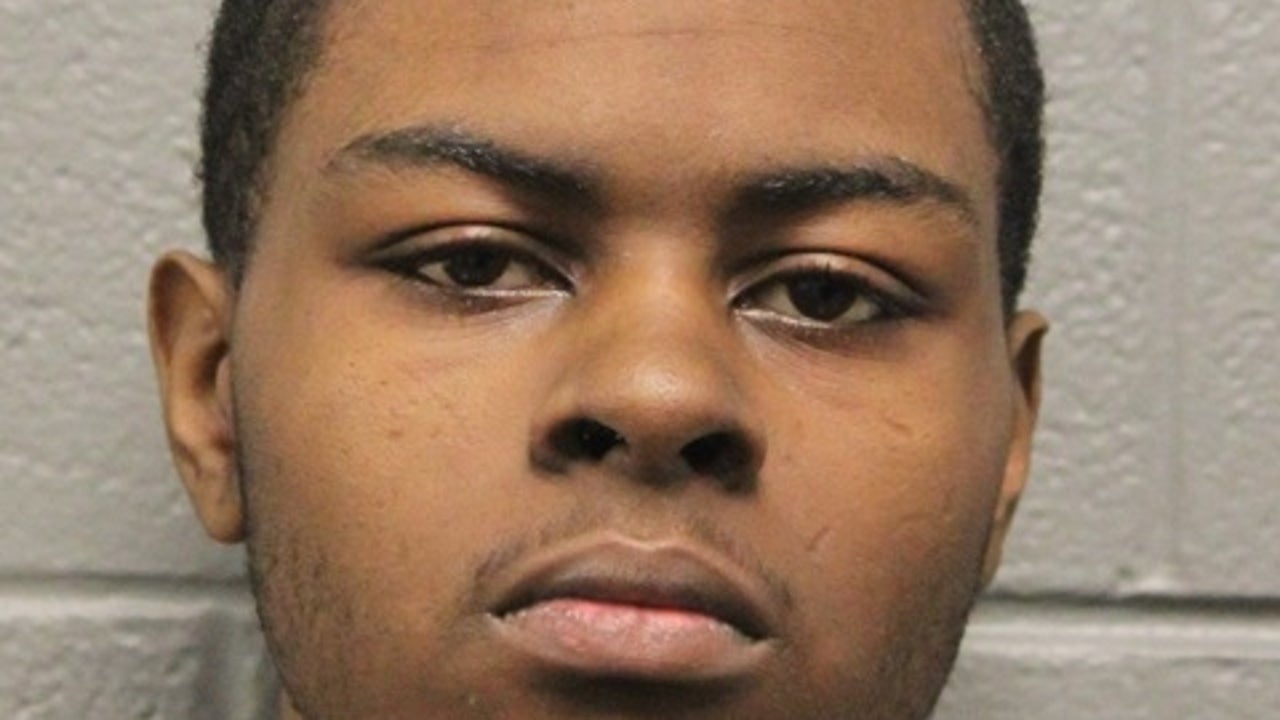 Chicago man arrested hours after woman carjacked at gunpoint