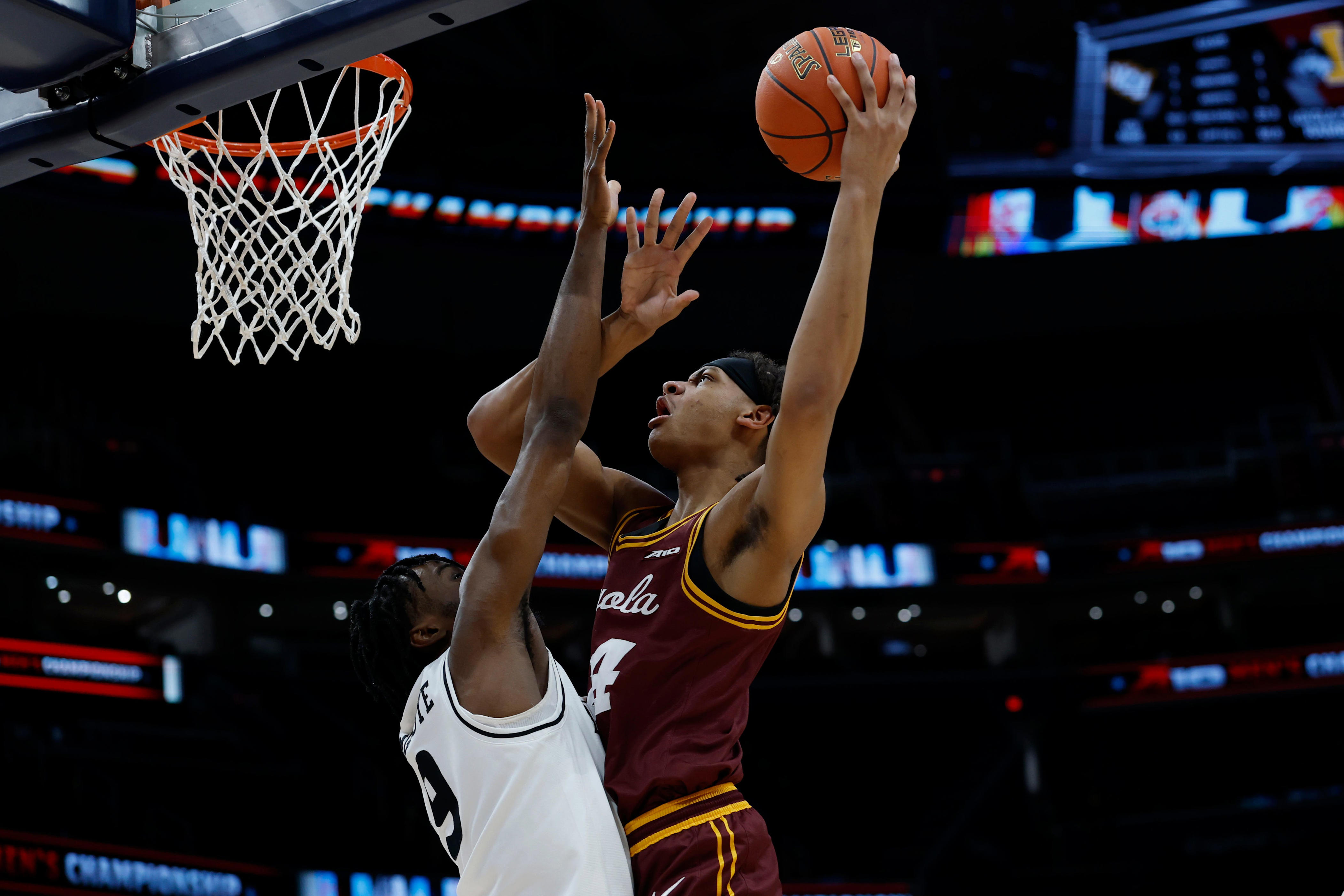 Tennessee basketball adds shot blocker Miles Rubin from Loyola (Chicago)