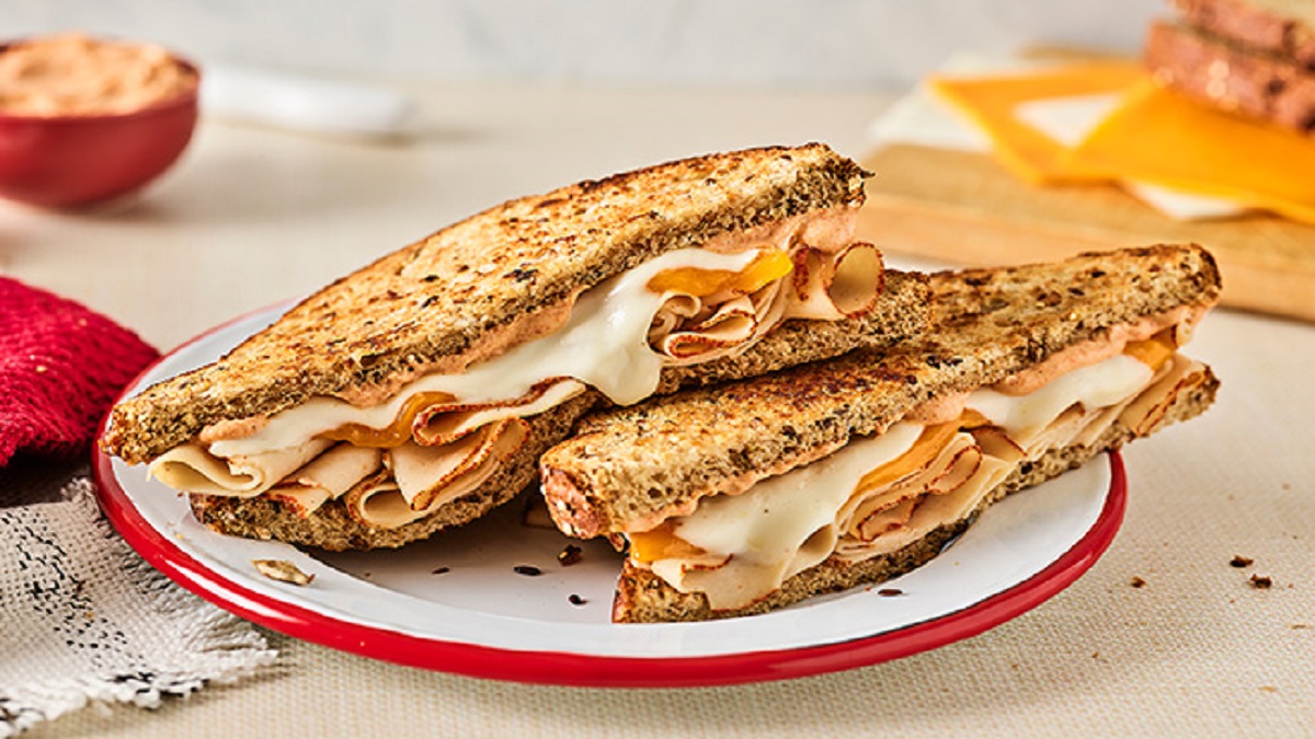 Say 'yes, please' to the grilled cheese of the year: Gooey goodness ...
