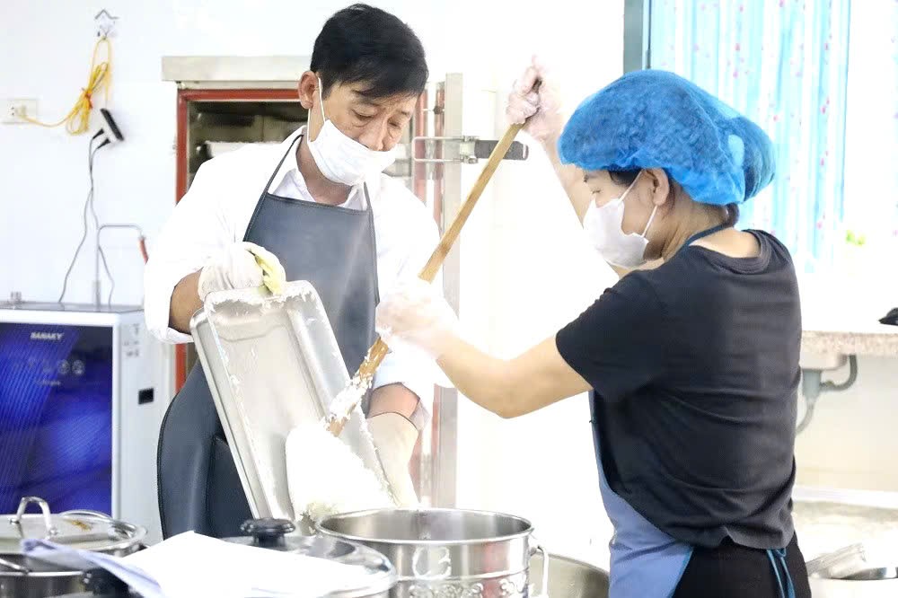 Thực phẩm có dấu hiệu bất thường tại trường mầm non ở Tuyên Quang