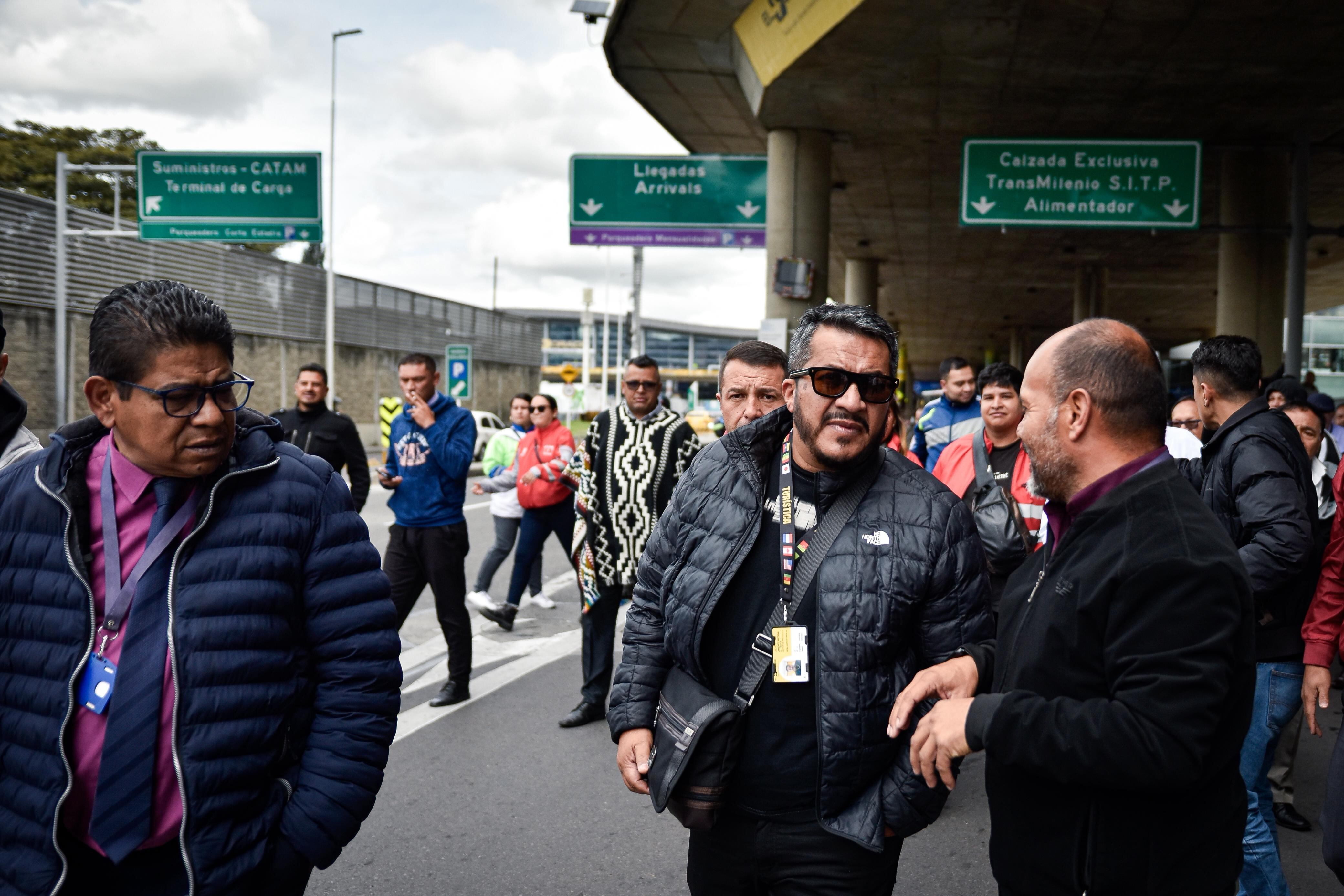 Rueda la primera cabeza tras el paro de taxistas en el aeropuerto El ...