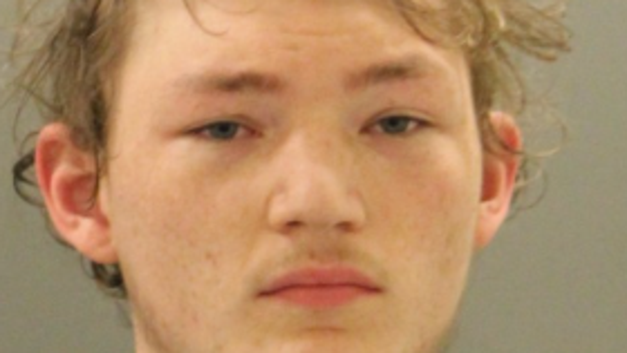 Wilmington man, 19, charged with 25 felonies for possessing child ...