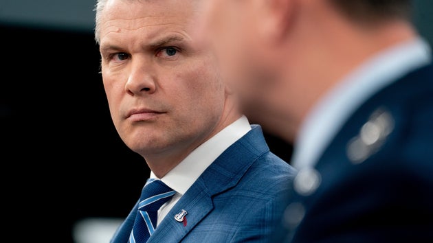 Federal judge rules that Pentagon is violating court order on press access<br>