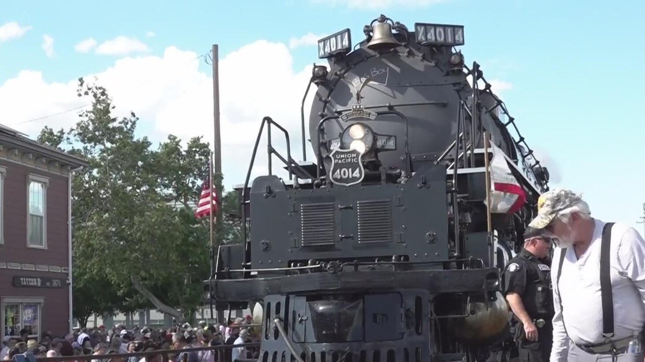 Crowds pack Marysville street as world's largest locomotive moves through