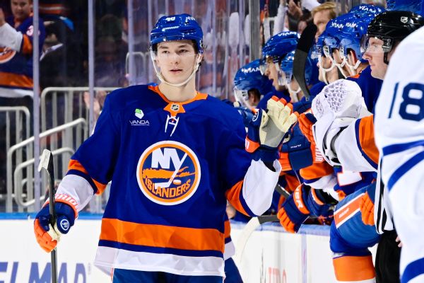 Islanders' Matthew Schaefer ties rookie defenseman goals record
