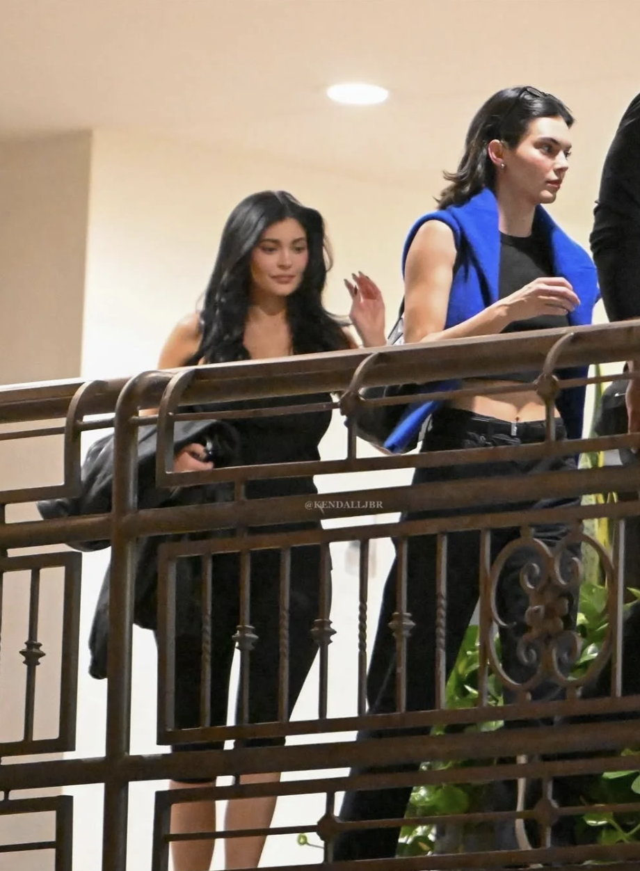 Kylie and Kendall Jenner's shoe-off sets celebrity style and spring ...