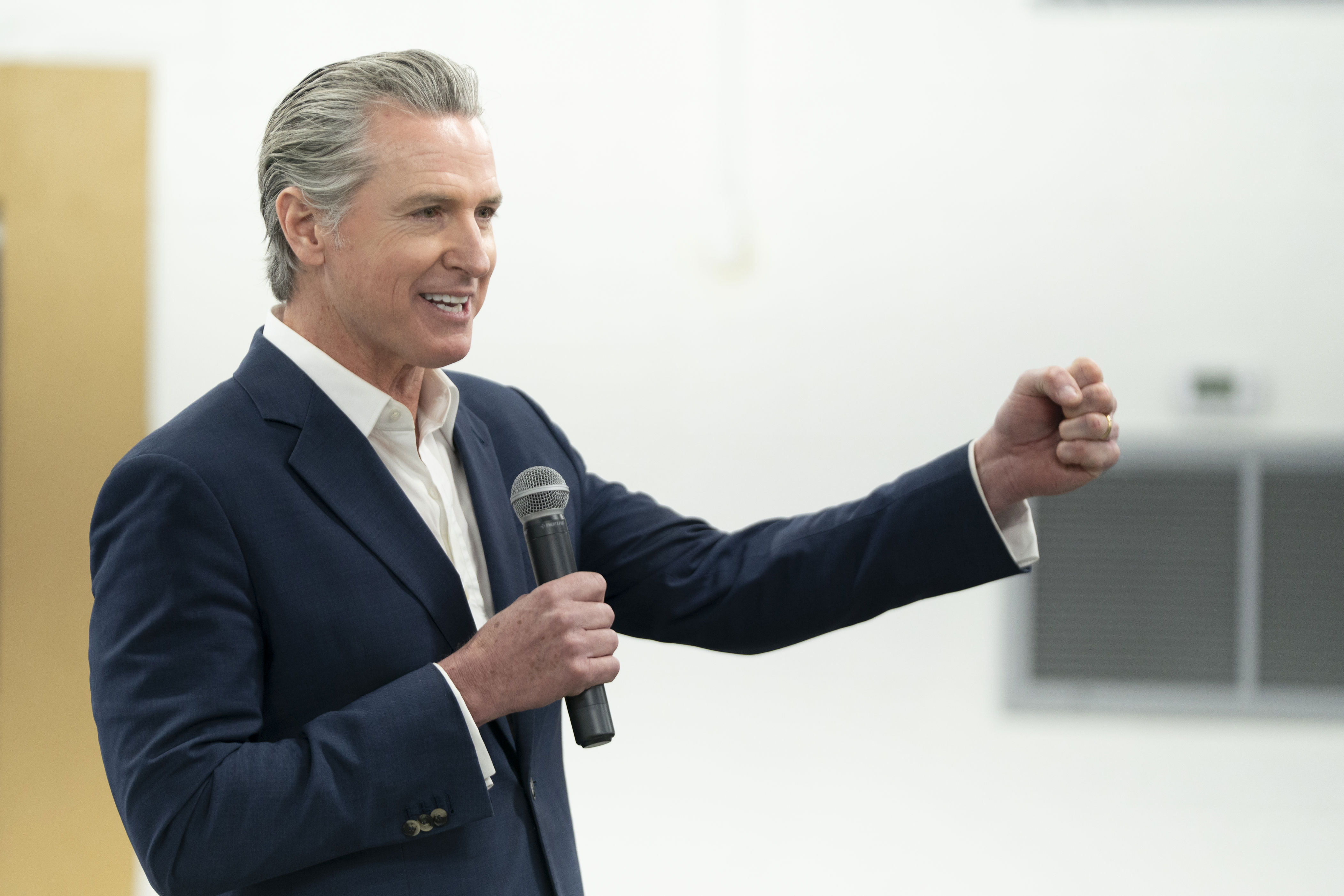 Poll shows Newsom