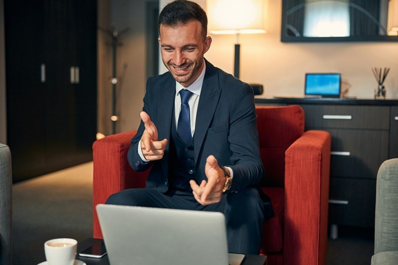 27-year-old employee gets micromanaged by incompetent boss, spends a ...