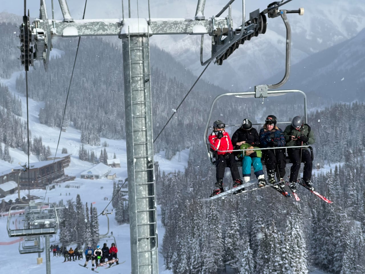Lack of snow in western US driving Americans to Banff's ski resorts