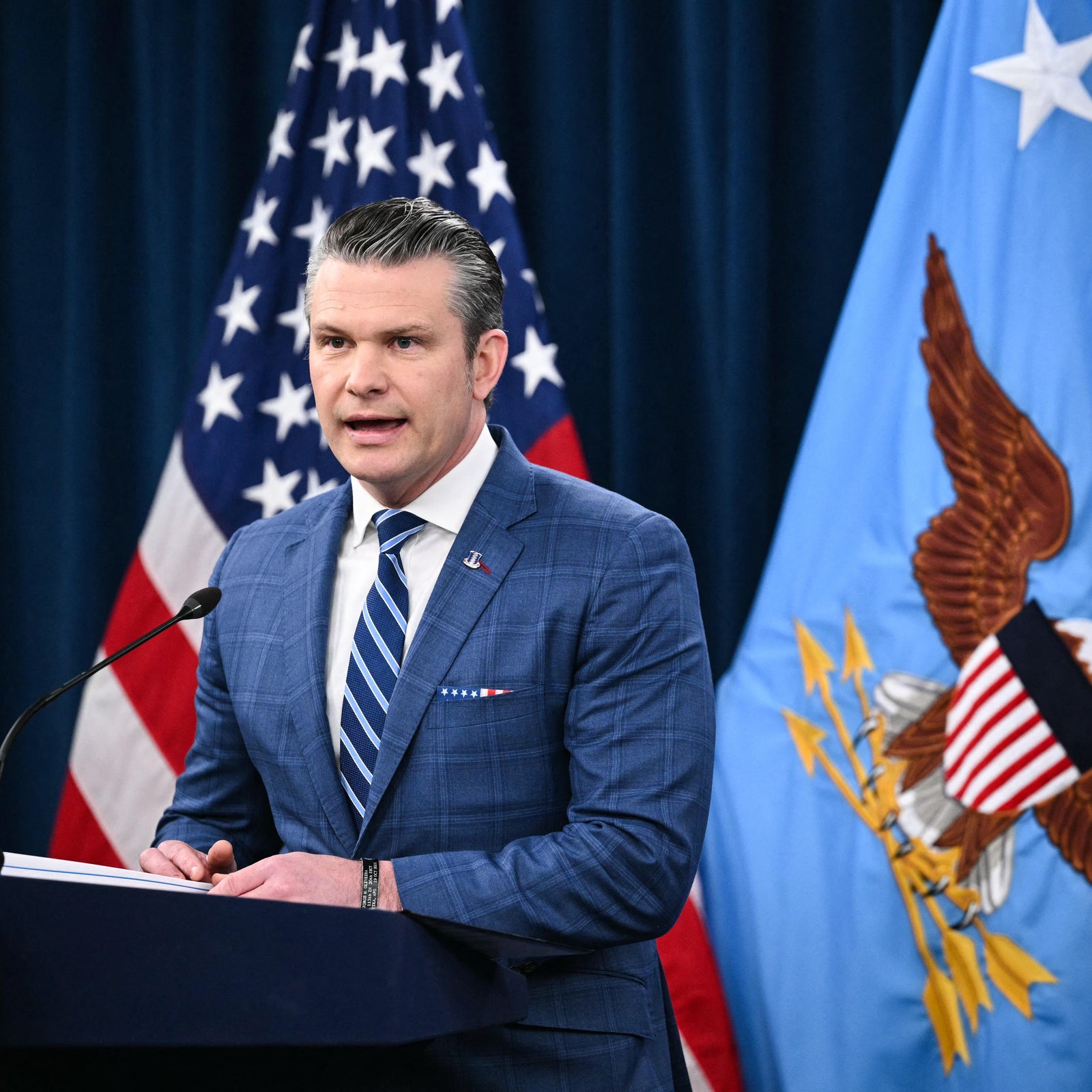 Judge says Pentagon must restore press access
