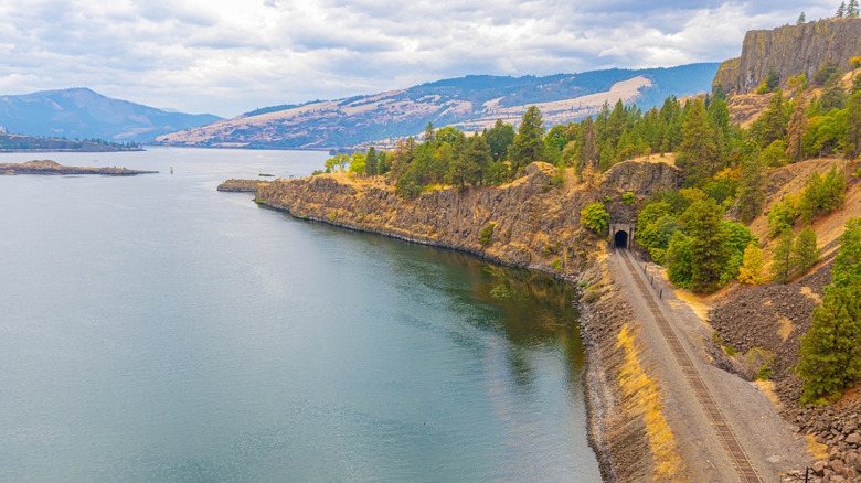 A cute community on the Washington-Oregon border brims with wineries, a ...