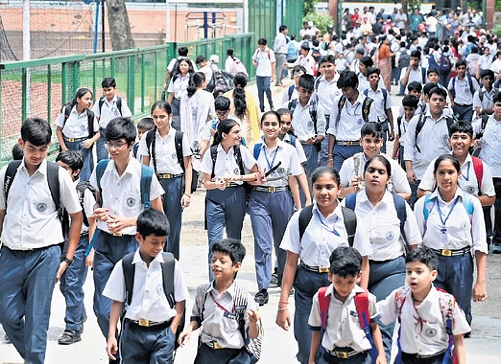 CBSE mandates third language in class 6 within a week, directs schools ...