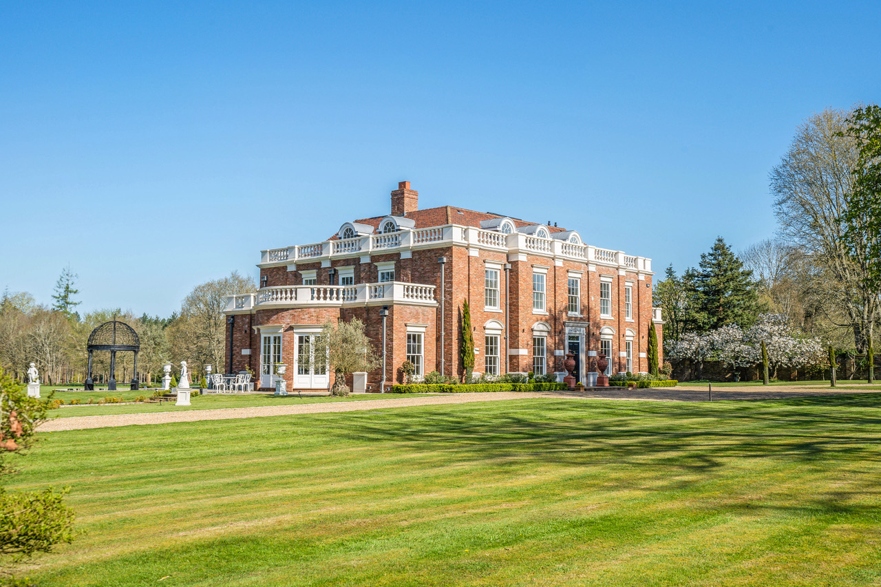 9 top homes that are ideally placed for a day at the races