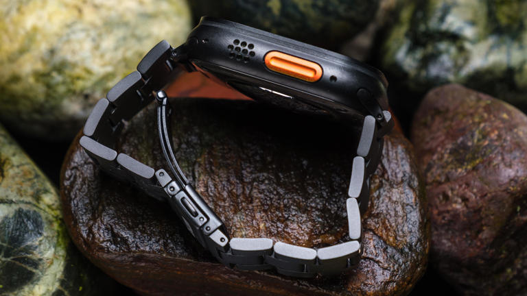Withit's titanium band for Apple Watch dresses up my look at the right ...