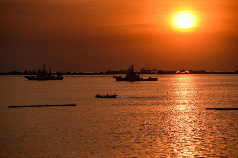 Ocean temperatures near record high in March: EU monitor