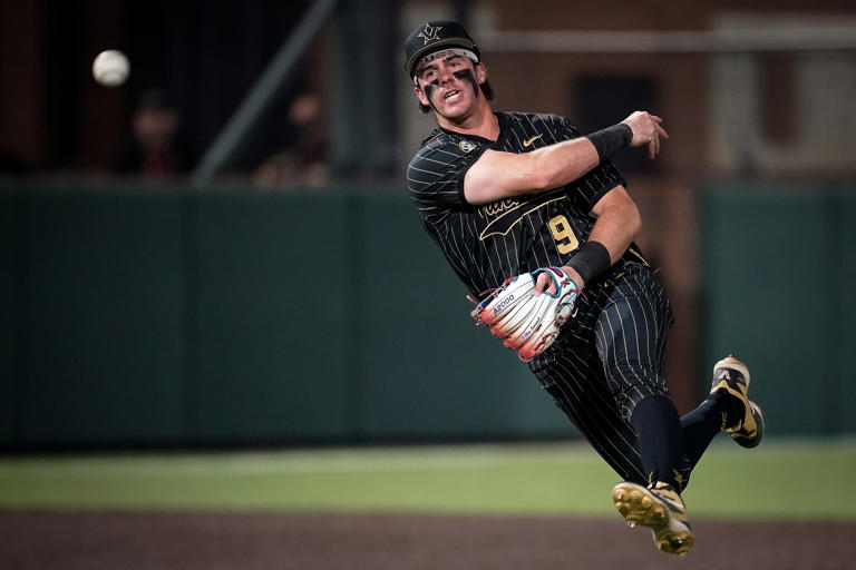 Watch Vanderbilt baseball pull off hidden ball trick vs Alabama