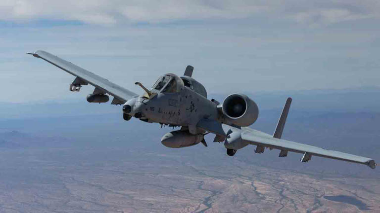 A-10 gets new refueling system and will be able to operate with C-130 ...