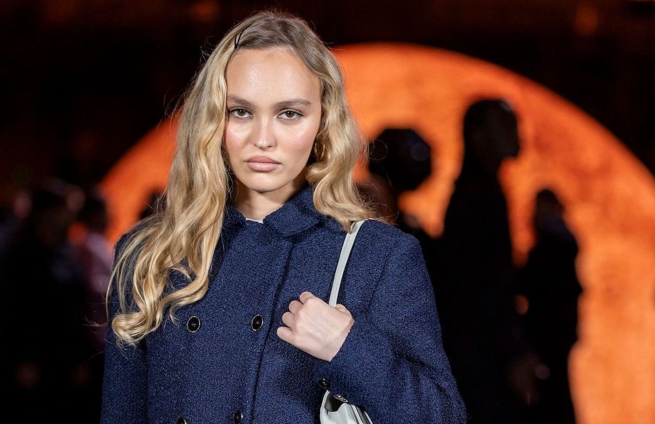 Lily-Rose Depp remet au goût du jour cette robe romantique pour le ...
