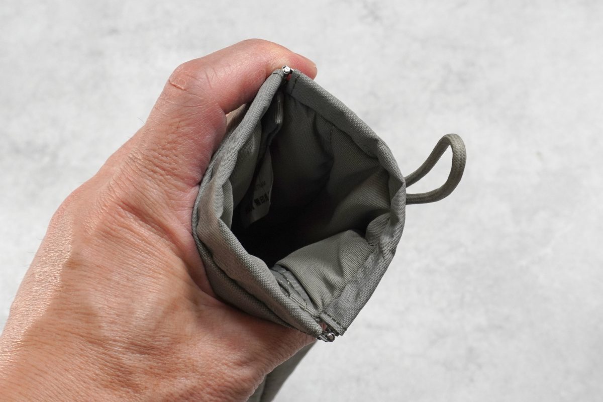 【無印良品の隠れた傑作】片手でパカッと開く「990円ポーチ」をマニアが絶賛! 便利すぎて手放せない
