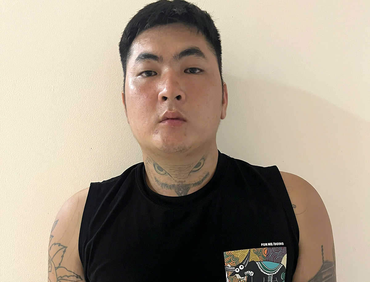 Bịt mặt, cầm dao xông vào nhà đối thủ chém tới tấp