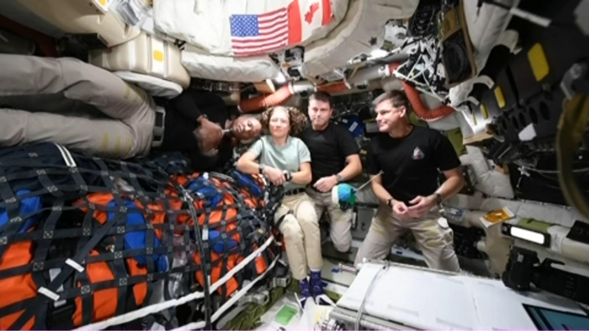 Artemis II, astronauti pronti al rientro sulla Terra: Glover spiega l ...