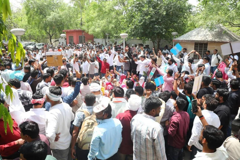 Contractual nurses lock Swasthya Bhawan gate, demand preference in ...