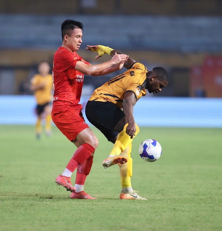 V-League căng thẳng vì trọng tài và nhiều tình huống tranh cãi