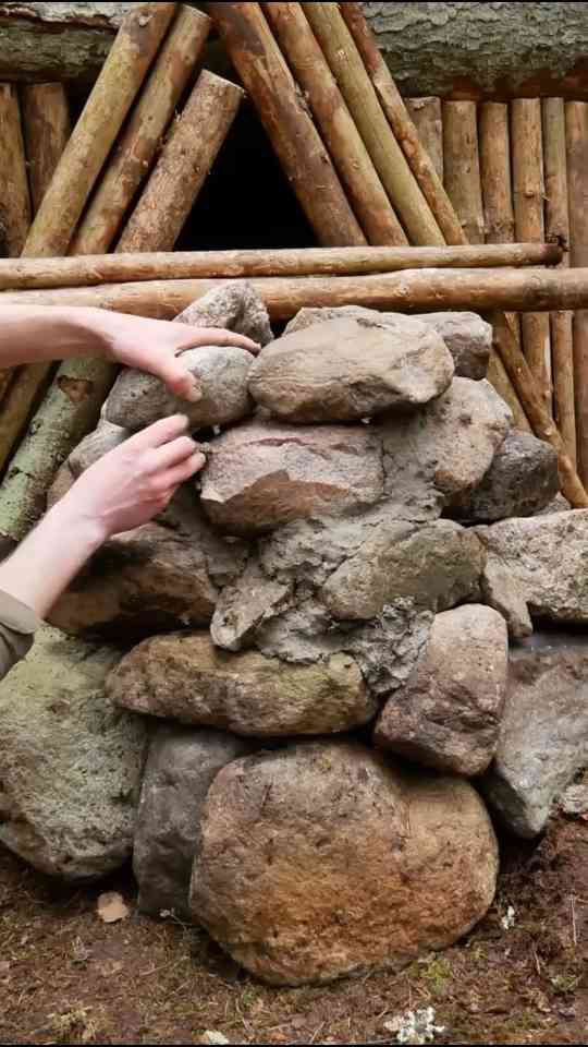 Bushcraft final step applying clay for strength and finish