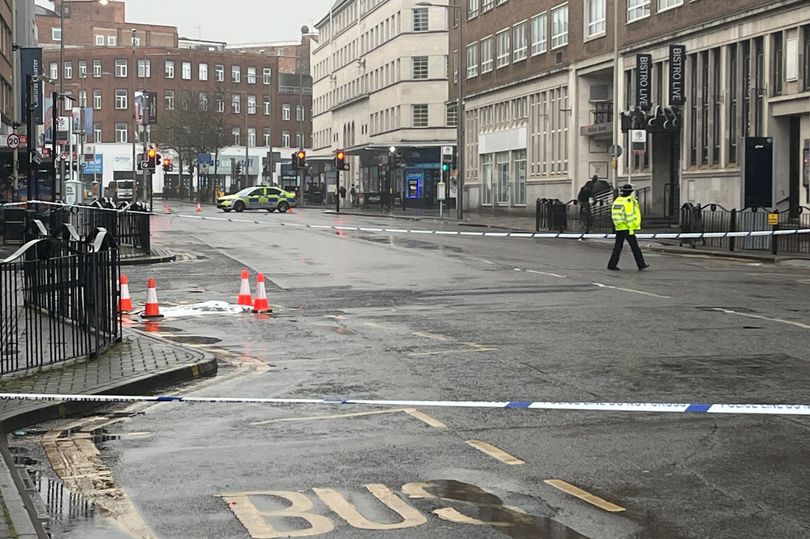Police search for men who 'ran off' after man injured in Leicester ...