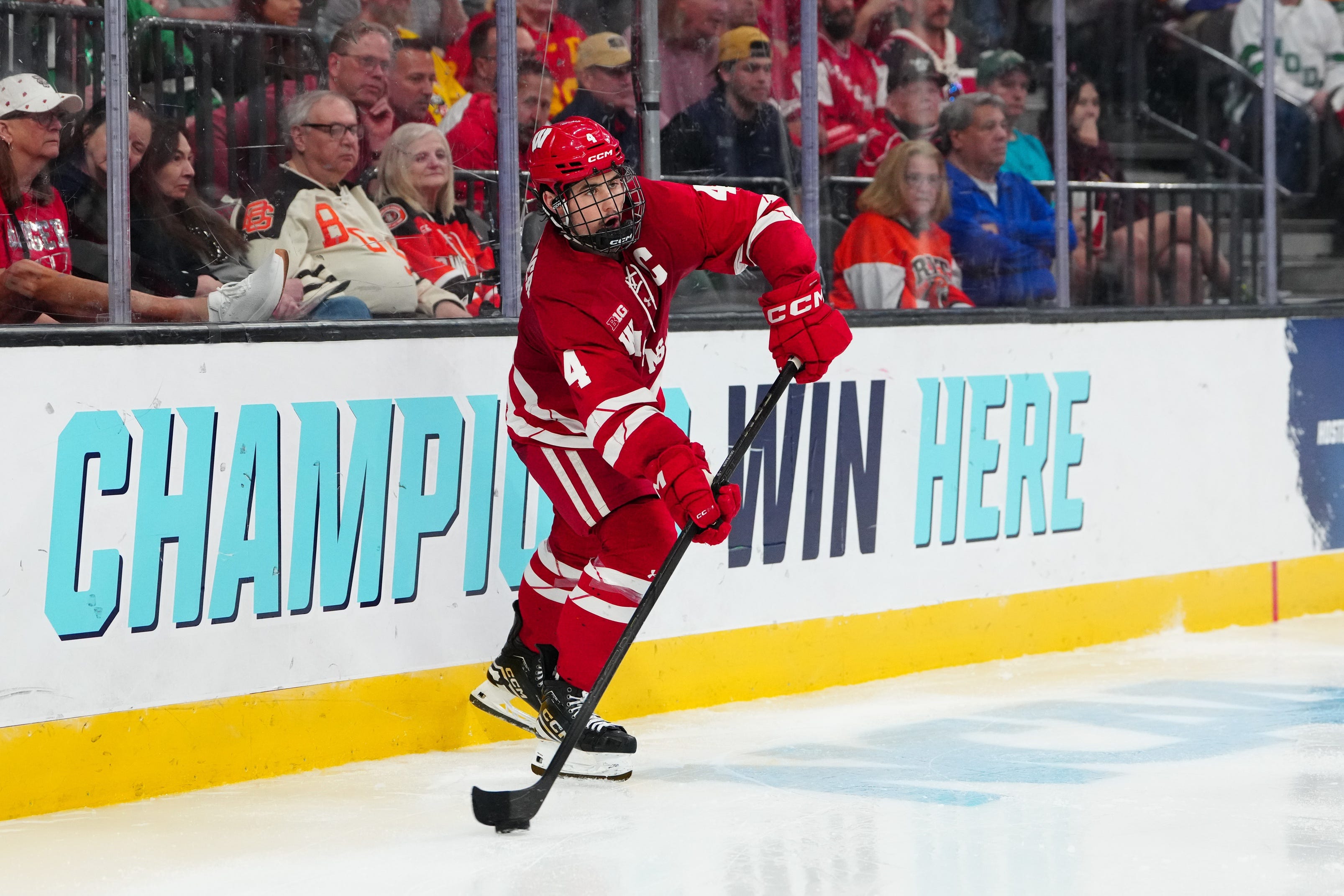Wisconsin hockey captain earns one-year entry-level NHL contract
