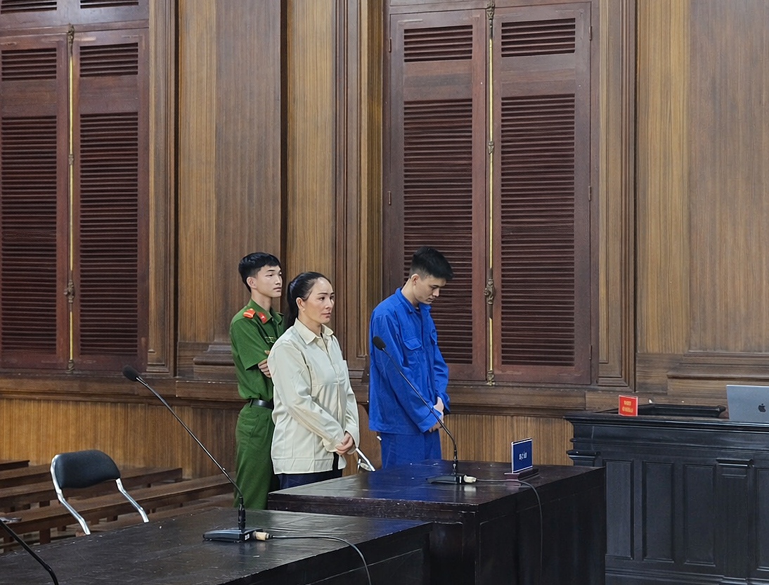 Cựu cảnh sát bị phạt tù vì gợi ý gia đình tội phạm 'chạy' tại ngoại