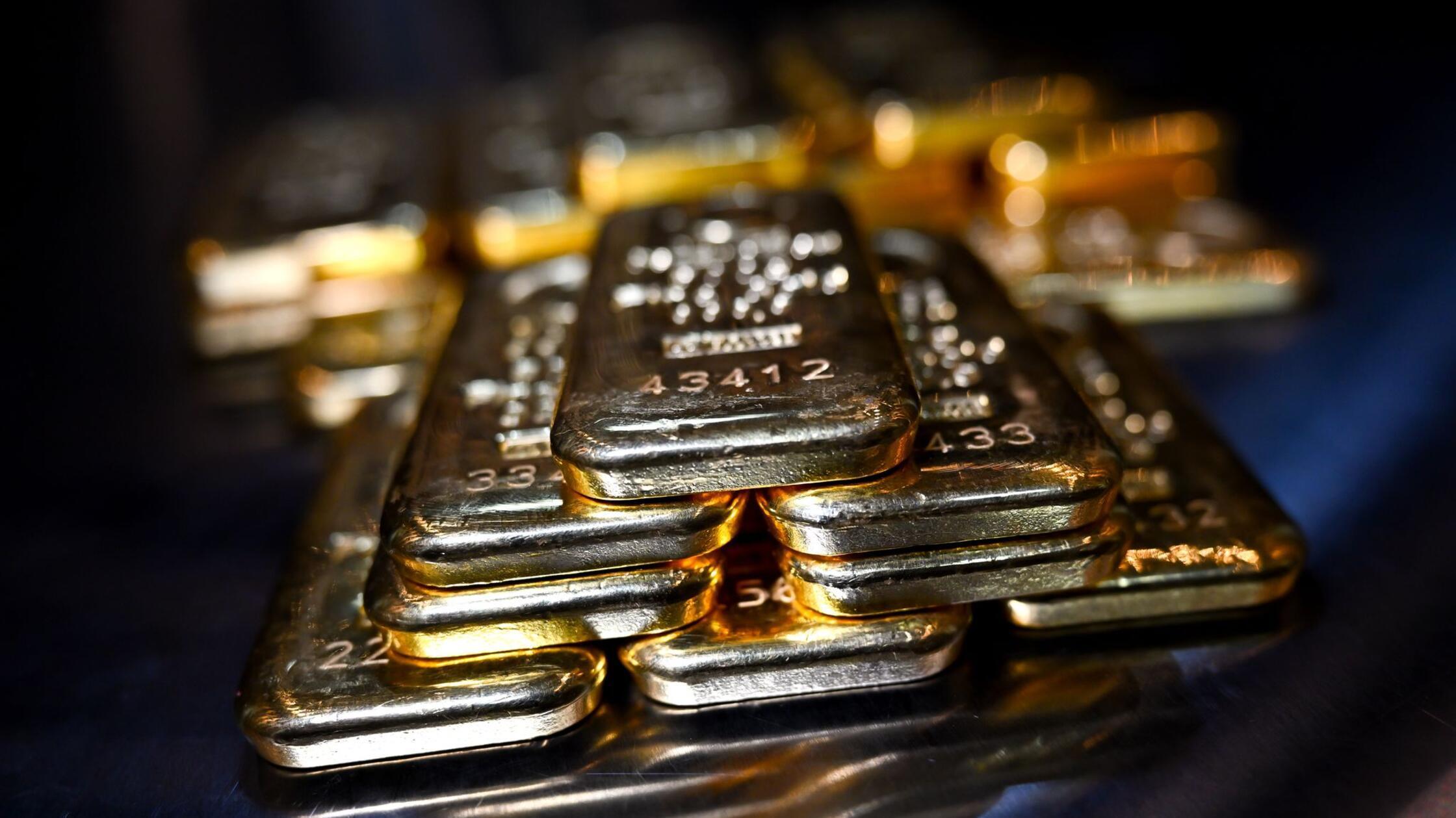 Mann kauft alten Tresor und findet darin Goldbarren