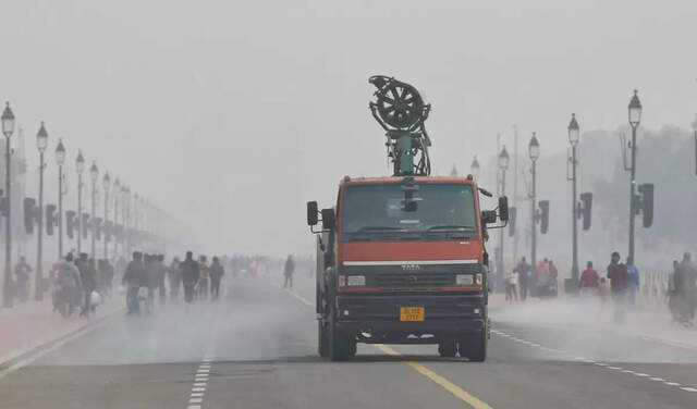 Delhi weather update: Temperature drops in morning, heat and pollution rise