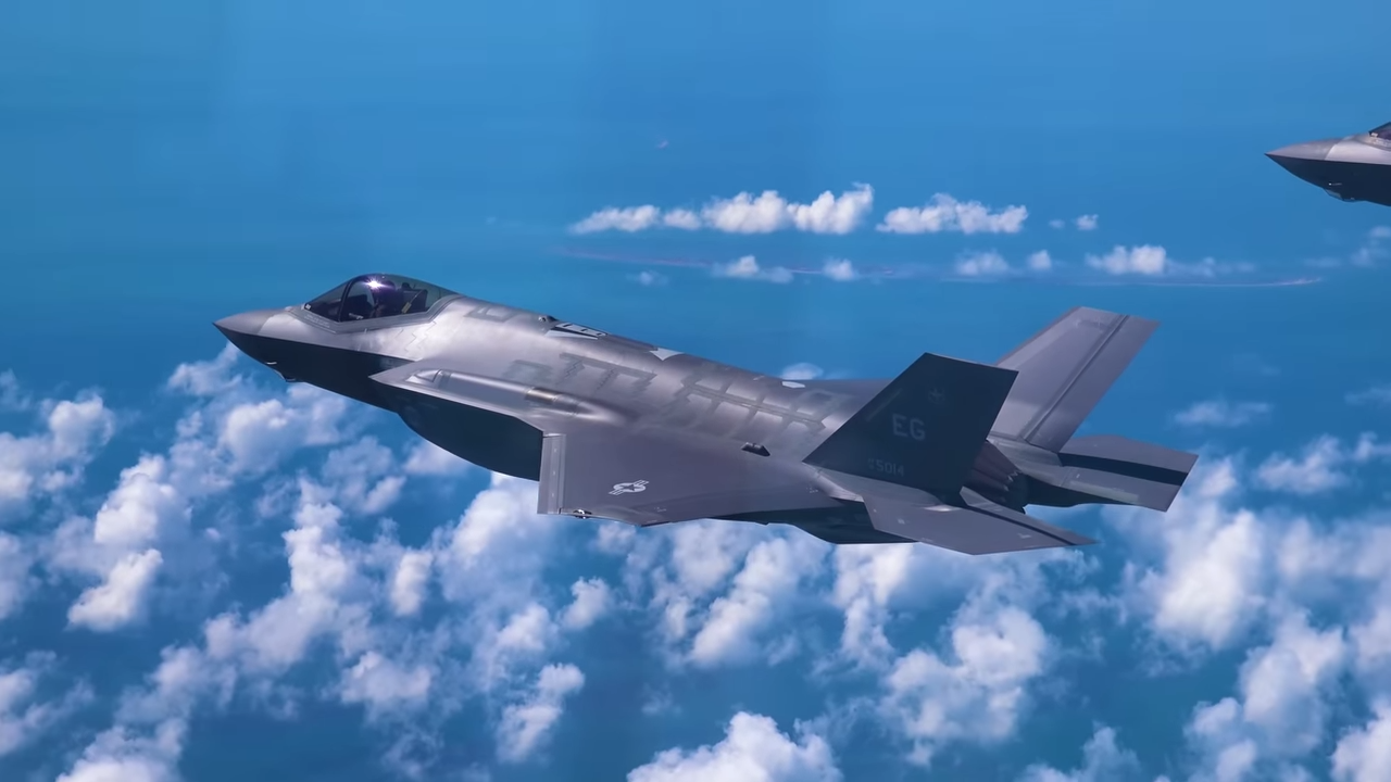Watch a $150 million stealth jet dominate the sky at 60,000 ft - 