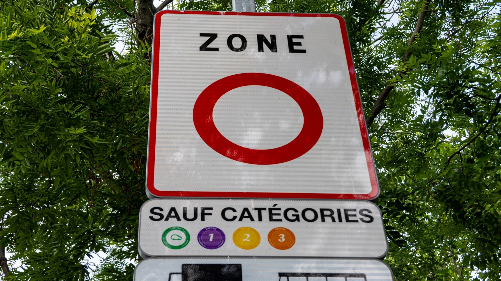 Suppression des ZFE : le Parlement jette à la poubelle une mesure décriée