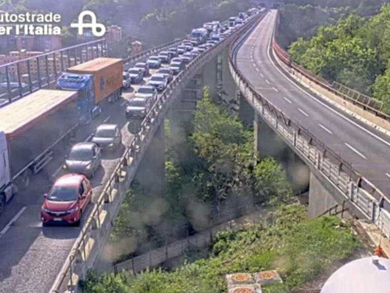 Incidente a un mezzo pesante sulla A12 tra Nervi e Genova Est, code e ...