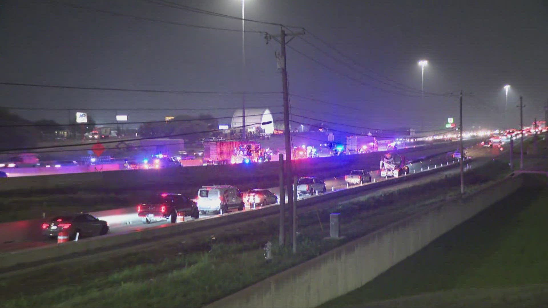 I-35 southbound lanes closed in North Austin after deadly crash ...